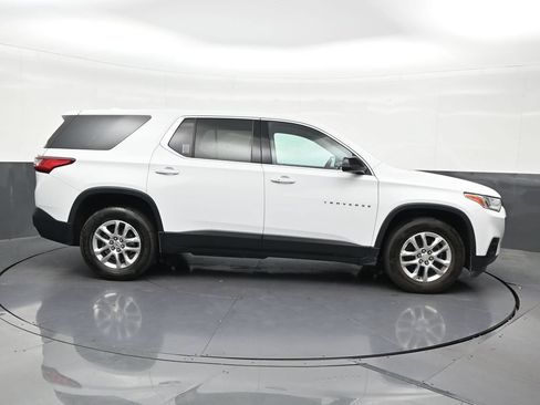 Used 2021 Chevrolet Traverse LS FWD image 7