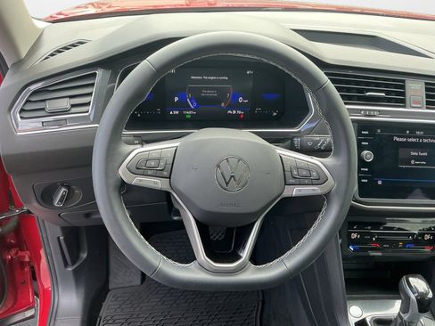 Certified 2023 Volkswagen Tiguan SE w/ Panoramic Sunroof Package FWD image 13