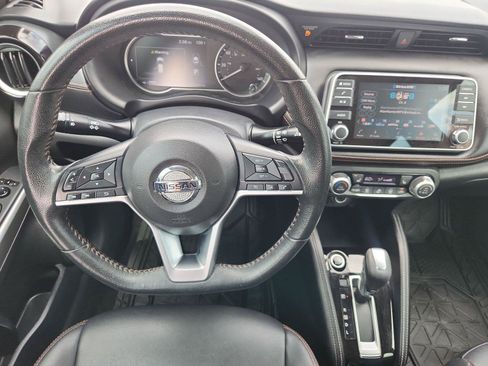 Used 2020 Nissan Kicks SR w/ SR Premium Package FWD image 11