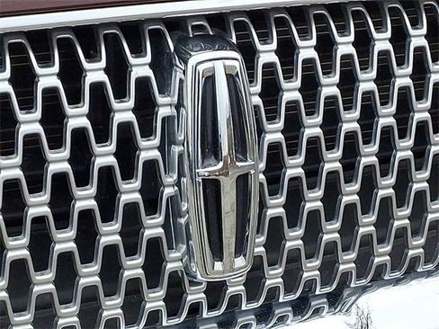 Used 2018 Lincoln Continental Select w/ Continental Climate Package image 29