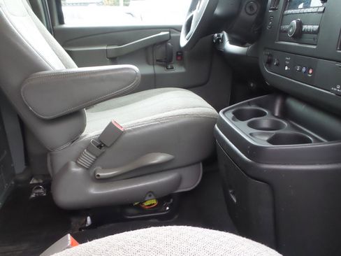 Used 2019 Chevrolet Express 2500 RWD 2500 135 w/ Driver Convenience Package image 13