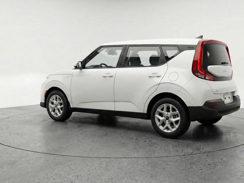 Used 2025 Kia Soul LX w/ LX Technology Package image 6
