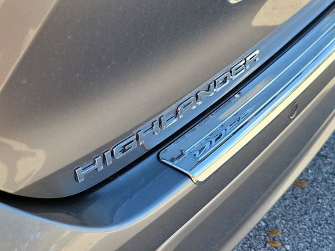 New 2026 Toyota Highlander Platinum image 5