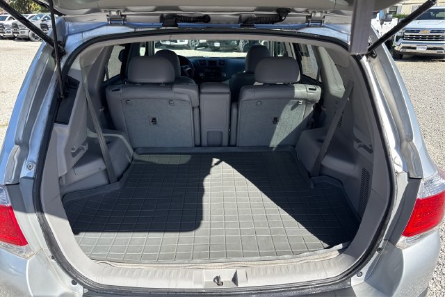 Used 2011 Toyota Highlander Limited w/ Tow Pkg FWD image 12