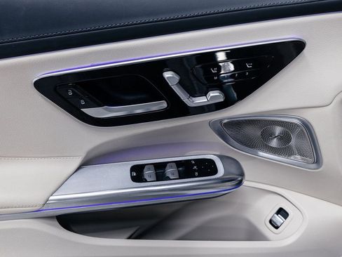 Used 2024 Mercedes-Benz CLE 450 4MATIC Cabriolet image 7