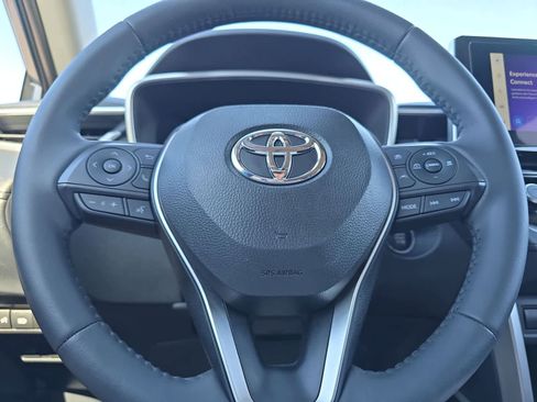 Used 2024 Toyota Corolla Cross XLE w/ Convenience Package FWD image 27