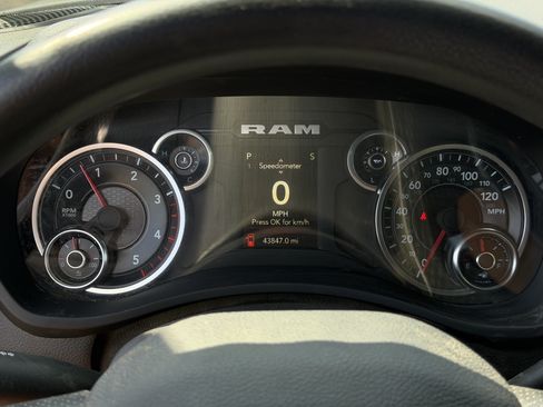 Used 2024 RAM 3500 Tradesman w/ Chrome Appearance Group AWD/4WD image 13