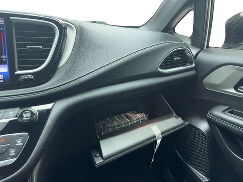 Used 2023 Chrysler Pacifica Limited w/ S Appearance Package FWD image 45