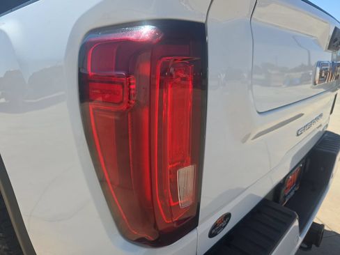 Used 2022 GMC Sierra 2500 AT4 w/ AT4 Premium Plus Package AWD/4WD image 34