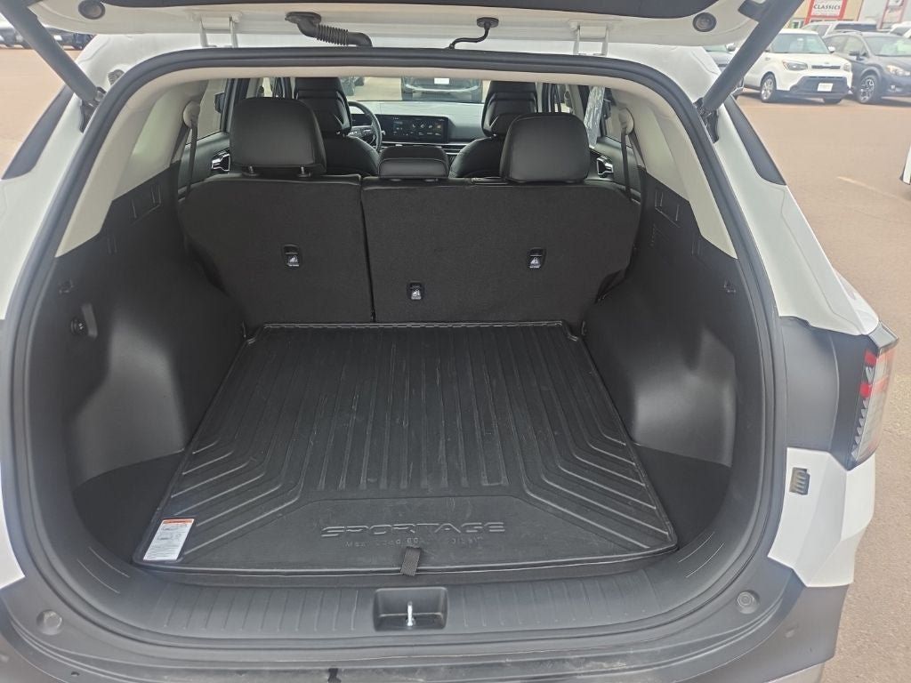 Used 2026 Kia Sportage EX FWD image 29