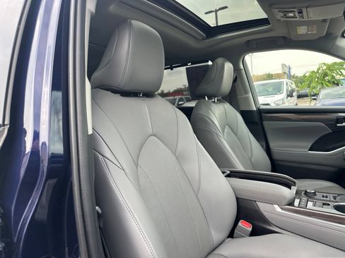 Used 2021 Toyota Highlander Limited AWD/4WD image 43