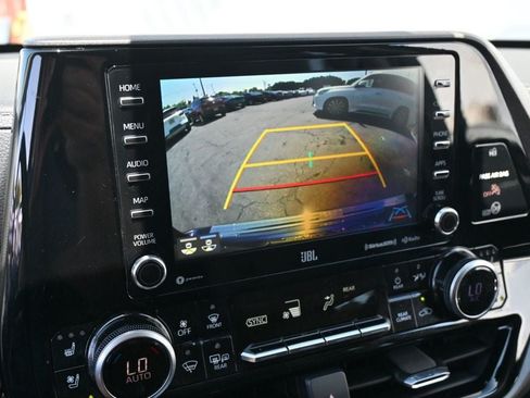 Used 2020 Toyota Highlander Limited FWD image 14