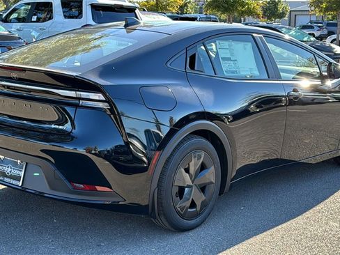 New 2026 Toyota Prius SE image 9