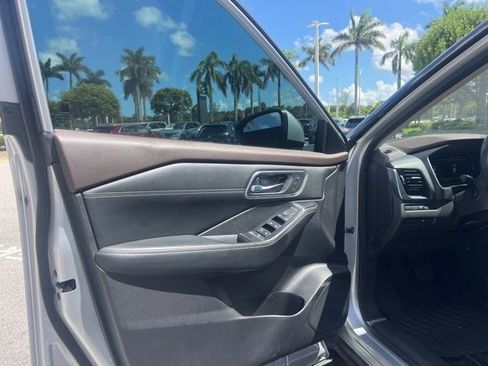 Used 2023 Nissan Rogue Platinum w/ Platinum Premium Package FWD image 18