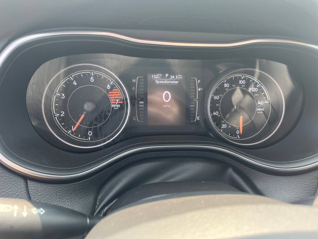 Used 2019 Jeep Cherokee Latitude w/ Popular Appearance Group AWD/4WD image 16
