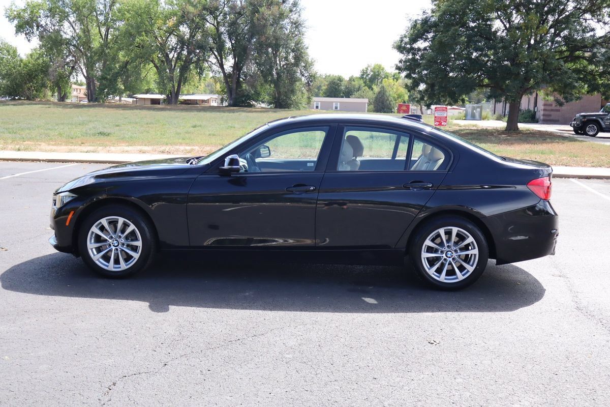 Used 2017 BMW 320i xDrive Sedan AWD/4WD image 9