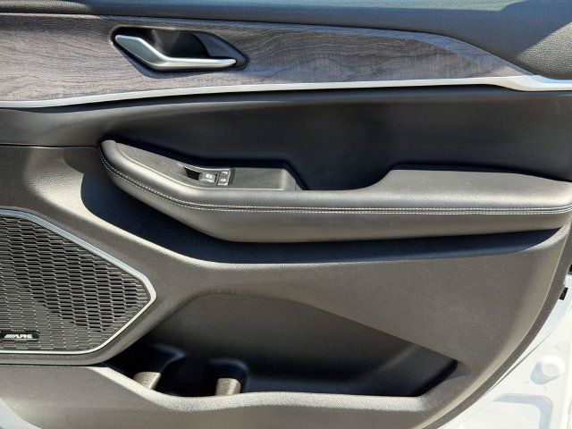 Used 2022 Jeep Grand Cherokee Limited 4xe w/ Luxury Tech Group II AWD/4WD image 10