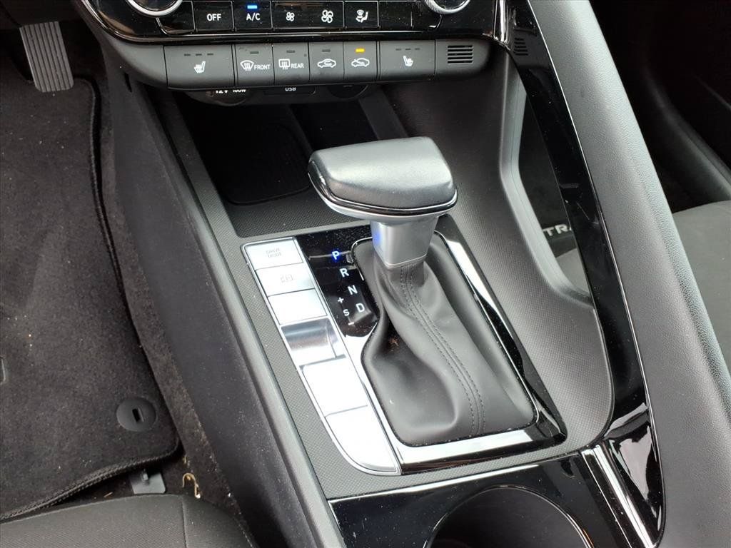 Used 2025 Hyundai Elantra SEL FWD image 24