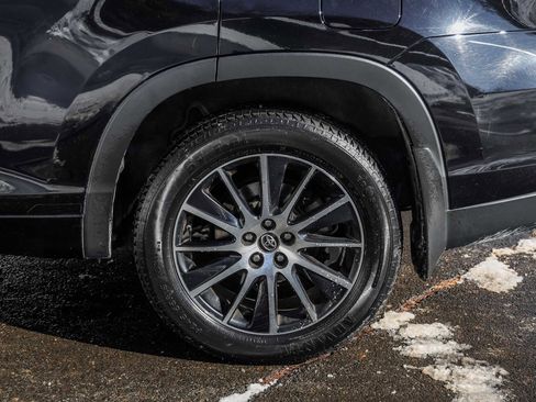 Used 2018 Toyota Highlander SE image 13