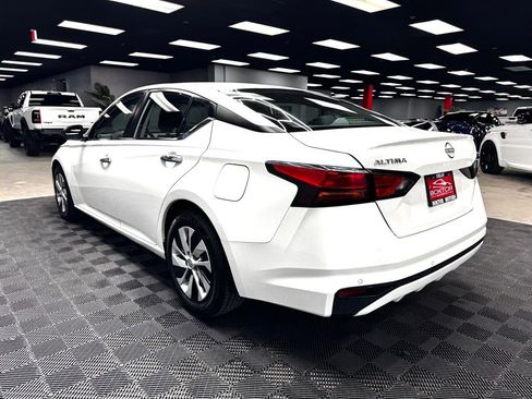 Used 2024 Nissan Altima 2.5 S FWD image 11