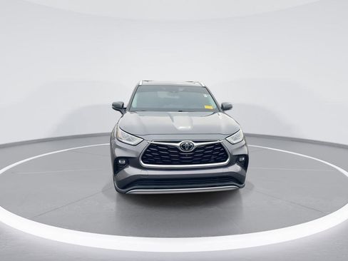 Used 2022 Toyota Highlander Platinum image 3