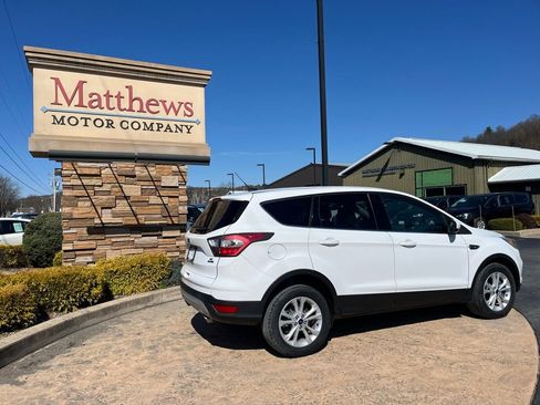 Used 2017 Ford Escape SE image 5