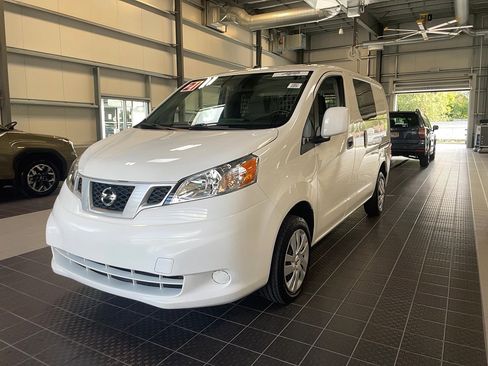 Used 2021 Nissan NV200 SV w/ Sliding Door Glass Package image 2