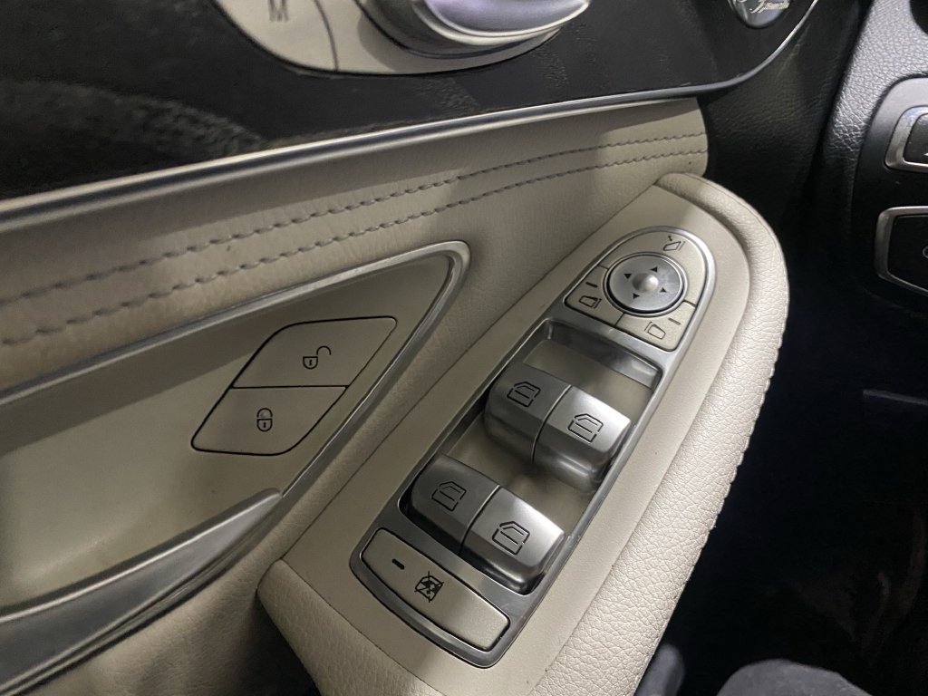 Used 2015 Mercedes-Benz C 300 4MATIC Sedan image 10
