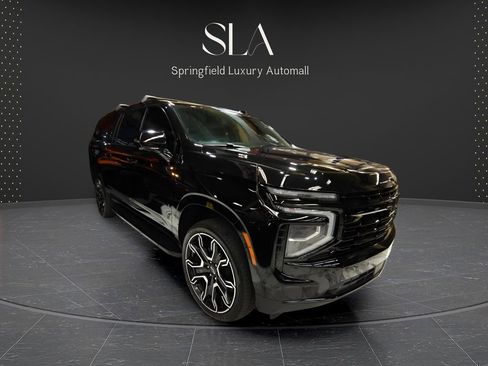 Used 2025 Chevrolet Suburban RST w/ RST Capability Package AWD/4WD image 2