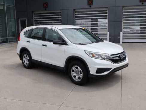 Used 2015 Honda CR-V LX image 2