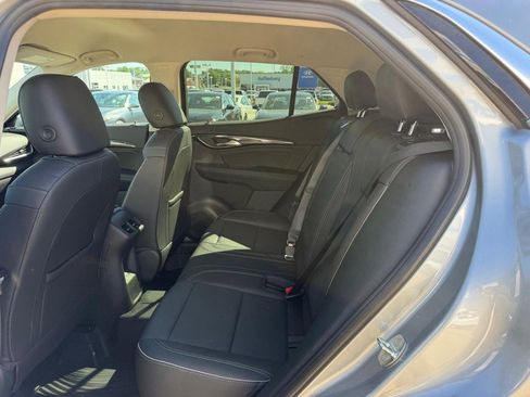 Used 2023 Buick Envision Essence FWD image 9