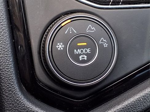 Used 2023 Volkswagen Taos SE AWD/4WD image 22