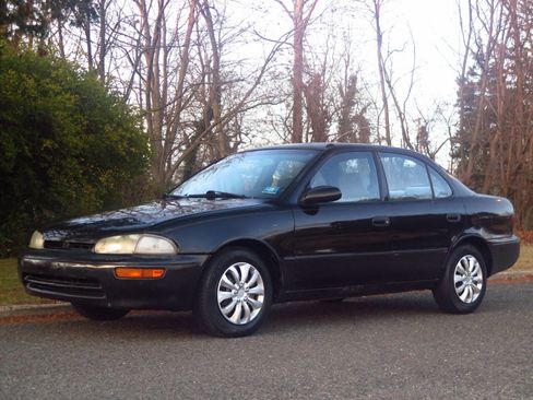 Used 1995 Geo Prizm LSi image 1