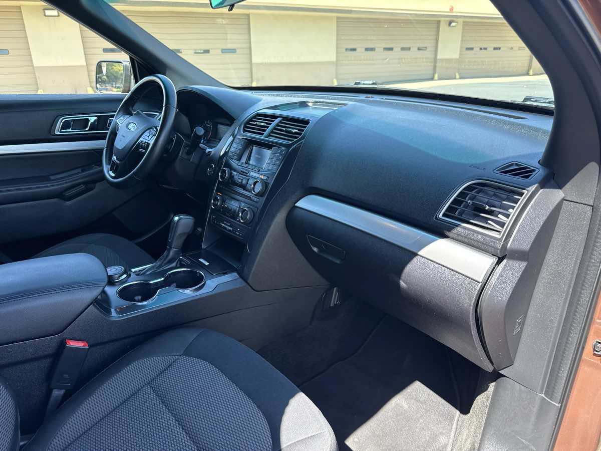 Used 2017 Ford Explorer XLT AWD/4WD image 15