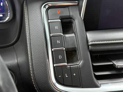 Used 2023 Chevrolet Tahoe Premier AWD/4WD image 15