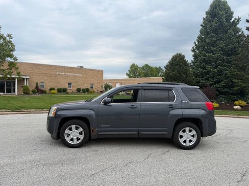 Used 2010 GMC Terrain SLE w/ Convenience Package AWD/4WD image 2