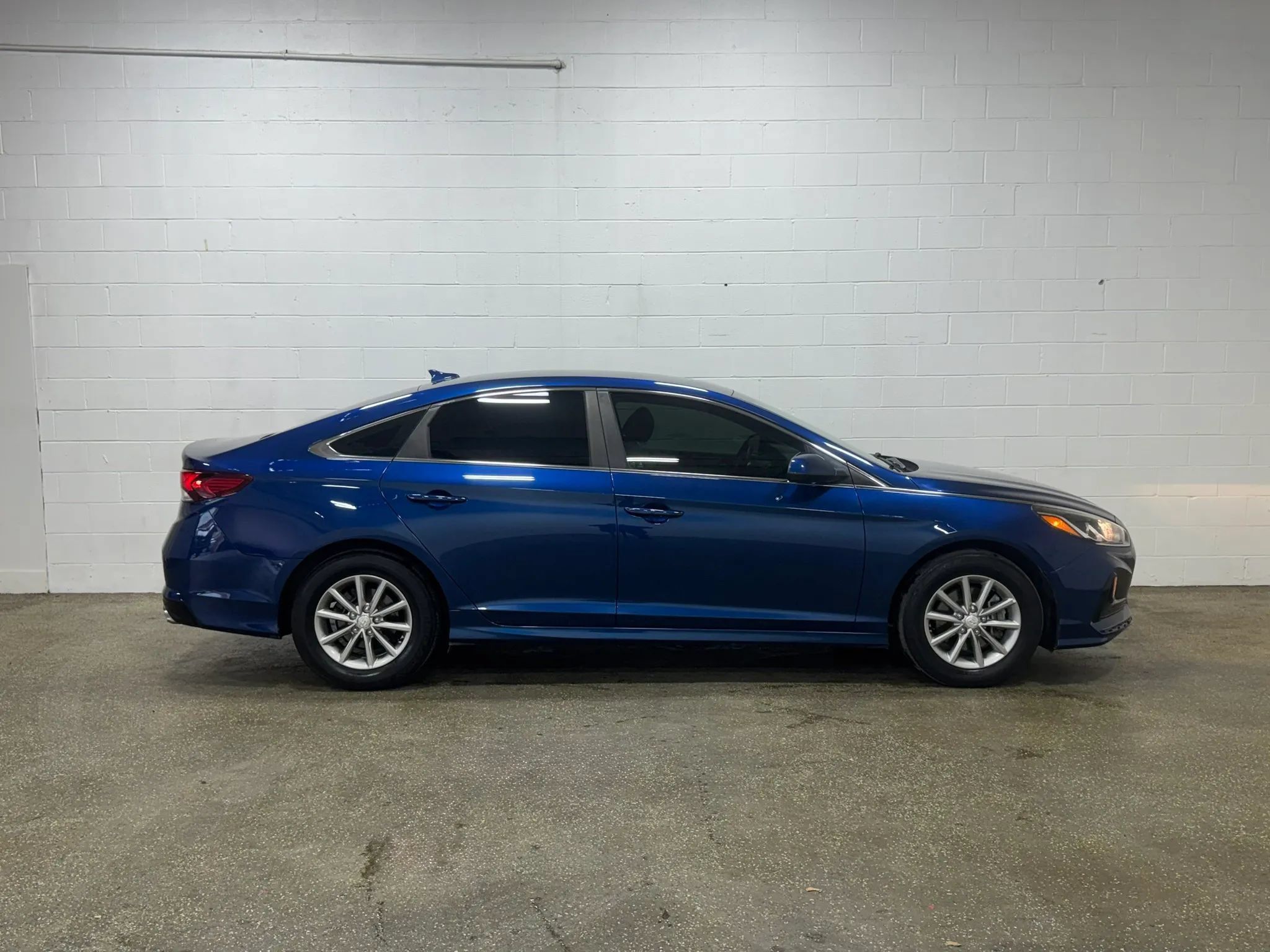 Used 2018 Hyundai Sonata SE FWD image 2