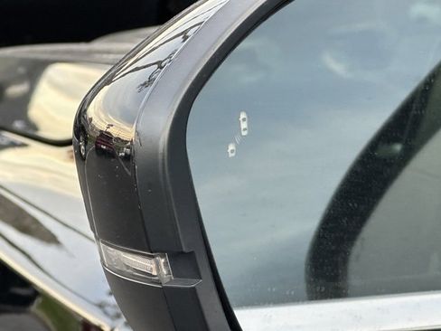 Used 2022 Nissan Pathfinder SV image 12