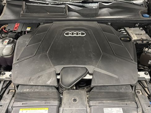 Used 2019 Audi Q8 Prestige w/ Towing Package AWD/4WD image 28