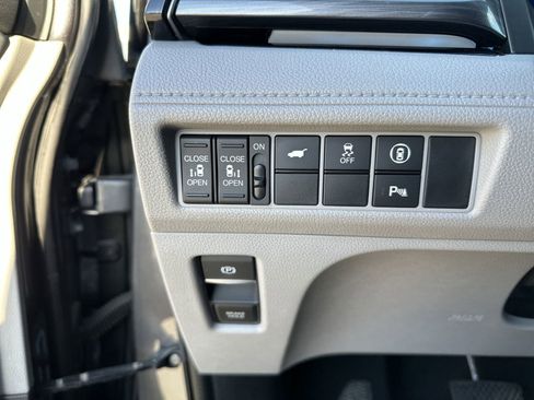 Used 2024 Honda Odyssey Elite image 18