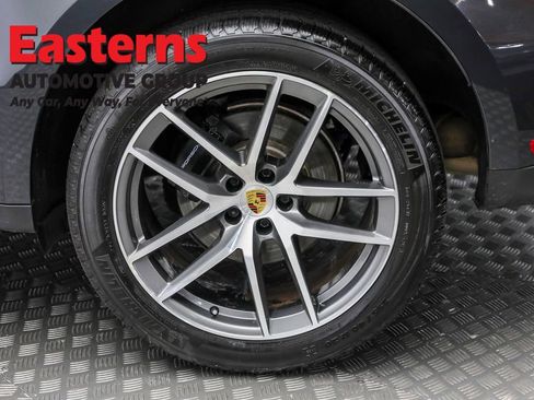 Used 2023 Porsche Macan T image 8