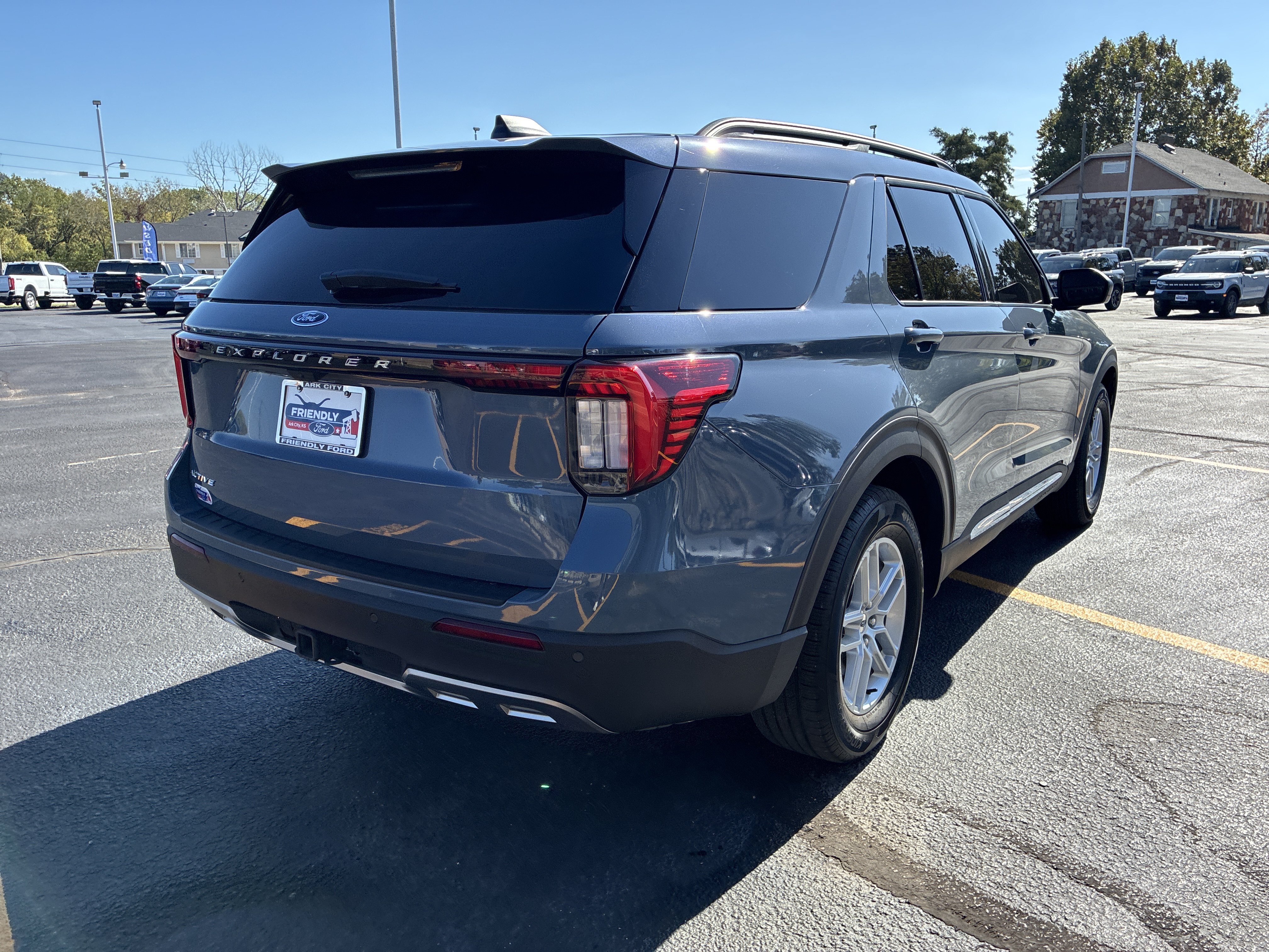 Used 2025 Ford Explorer Active w/ Active Comfort Package RWD image 7