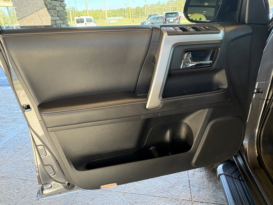 Used 2022 Toyota 4Runner SR5 Premium w/ Moonroof Package AWD/4WD image 23