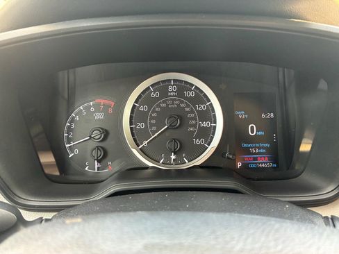 Used 2020 Toyota Corolla LE FWD image 30