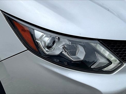 Used 2017 Nissan Rogue Sport SL w/ SL Premium Package image 23