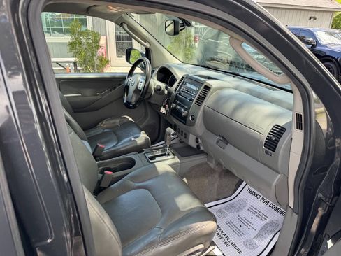 Used 2011 Nissan Frontier SL RWD image 14