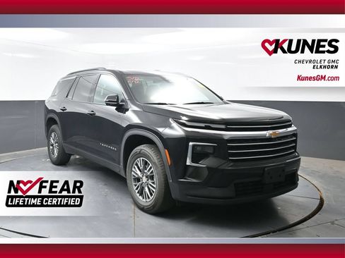 Used 2024 Chevrolet Traverse LT FWD image 1