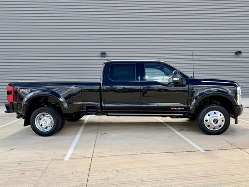 Used 2026 Ford F450 Platinum w/ FX4 Off-Road Package AWD/4WD image 2