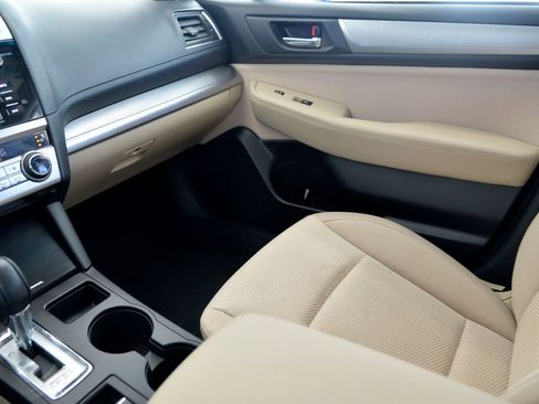 Used 2017 Subaru Outback 2.5i Premium image 26