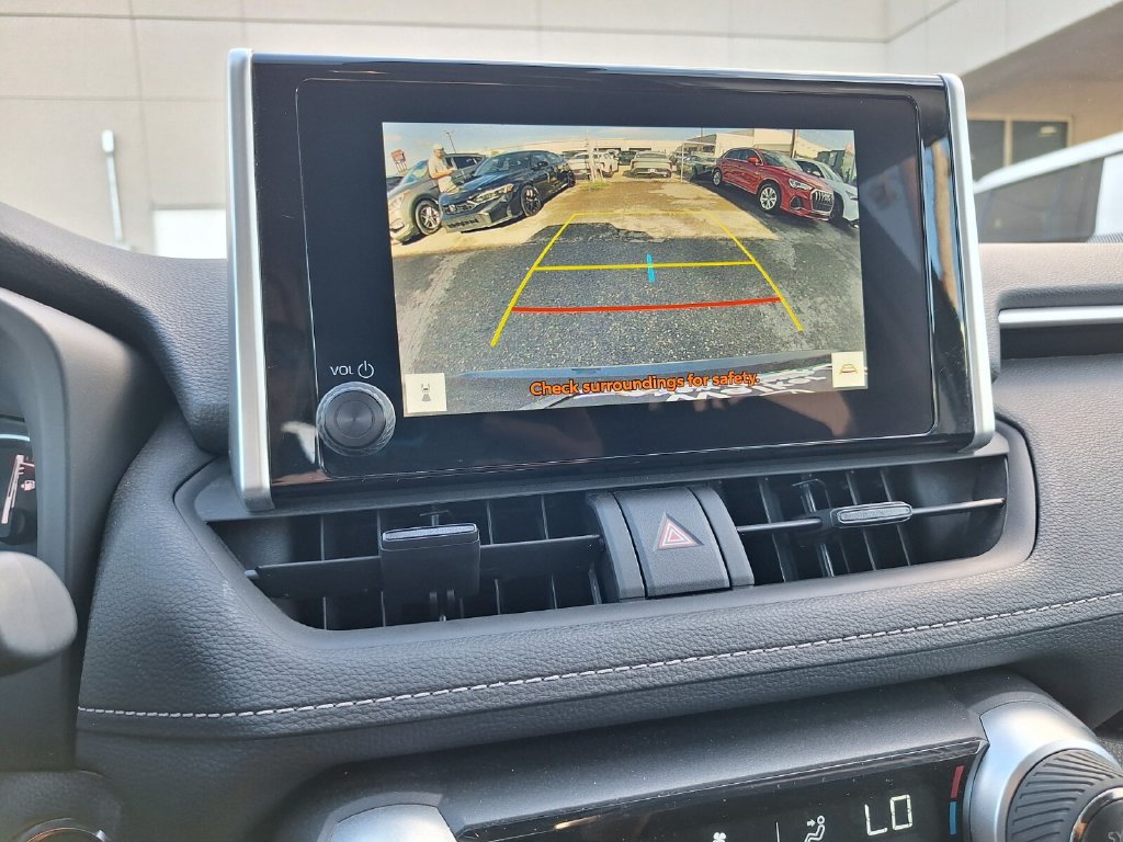 Used 2025 Toyota RAV4 XLE FWD image 19